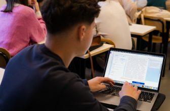 Profils hybrides et compétences en IA et data pour le marketing - MyGrowthBox