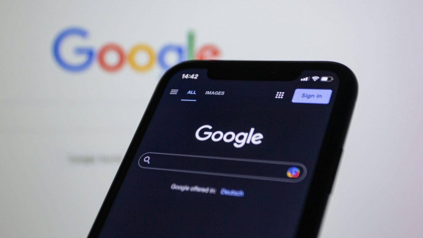 Google Domine la Découverte IA : Comment ChatGPT Révolutionne les Moteurs de Recherche en 2026 1 Découverte IA Google et ChatGPT domination - mygrowthbox.com