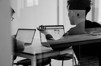 L'IA transforme le rôle des marketeurs en directeurs créatifs - mygrowthbox.com
