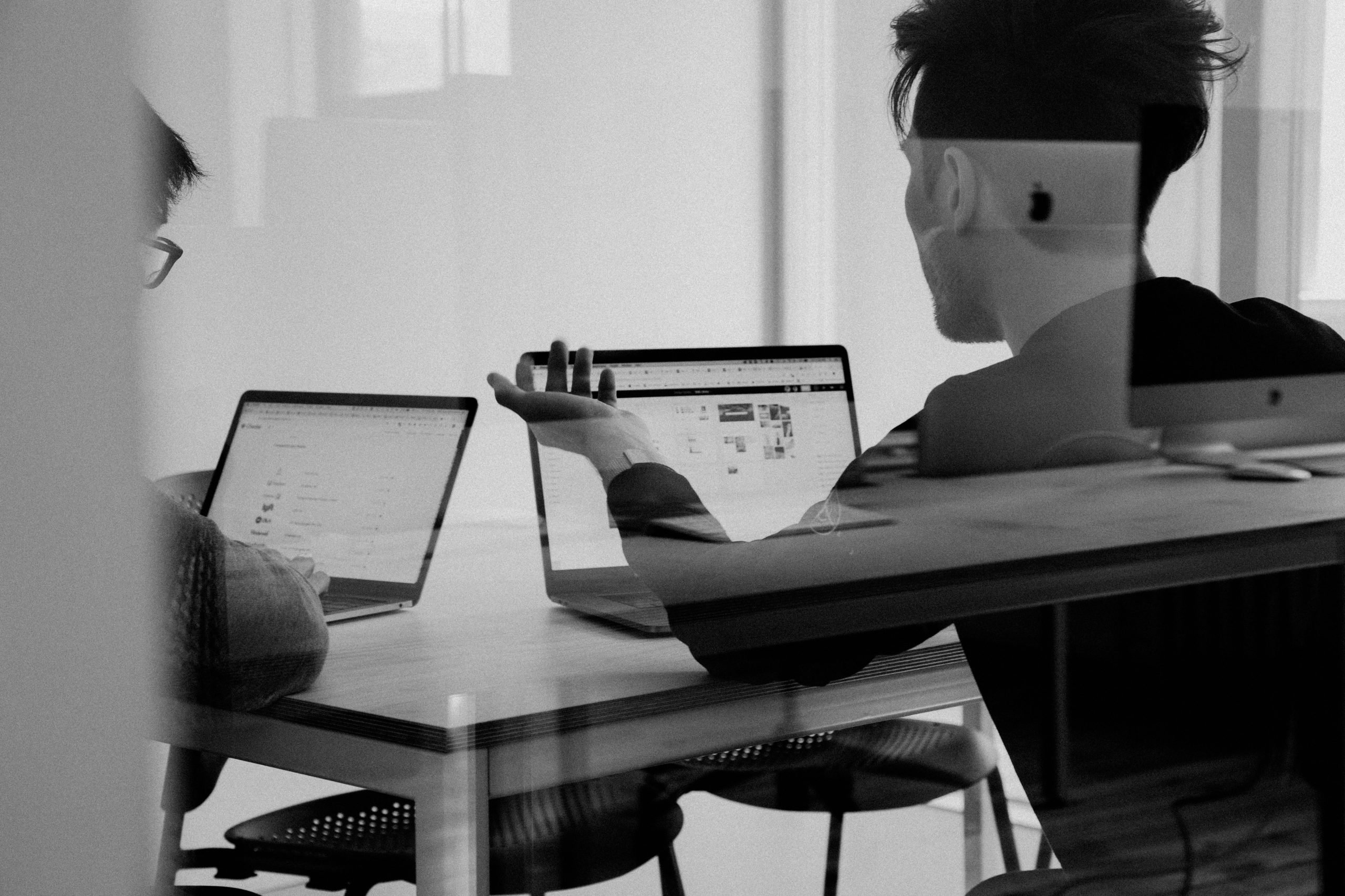 L'IA transforme le rôle des marketeurs en directeurs créatifs - mygrowthbox.com